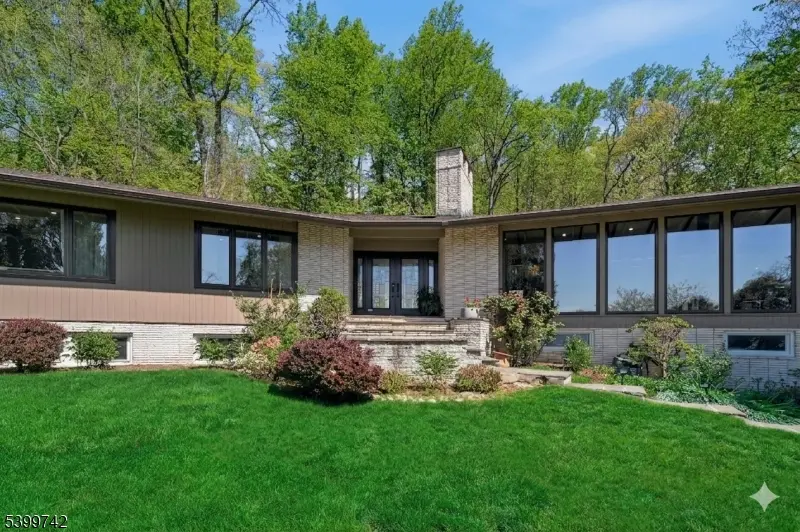 38 Farview Rd, Millburn Twp., NJ 07041