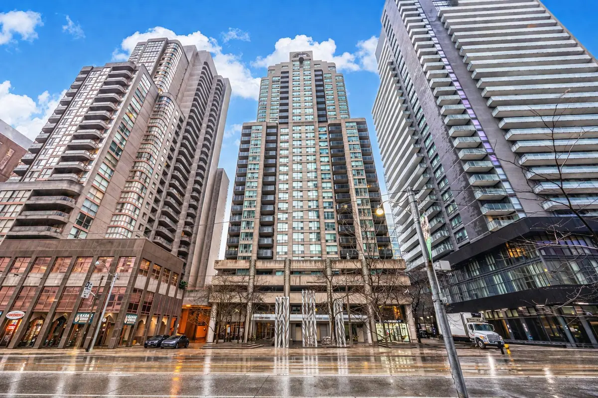 750 Bay ST #1803, Toronto C01, ON M5G 1N6