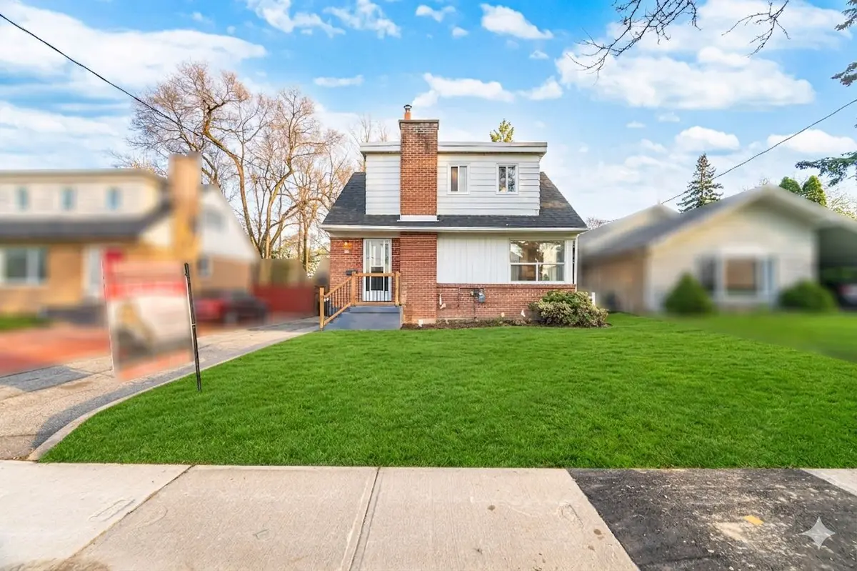 29 Genthorn AVE, Toronto W10, ON M9W 2S8