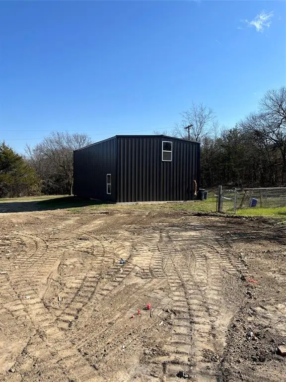 828 W Mcfarland Street,  Bells,  TX 75414