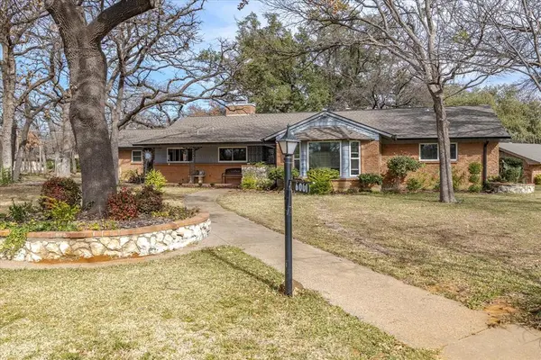 6001 Jacqueline Road, Fort Worth, TX 76112