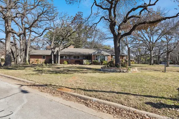 6001 Jacqueline Road, Fort Worth, TX 76112