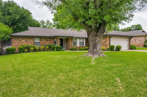 7312 Hialeah Circle W, North Richland Hills, TX 76182