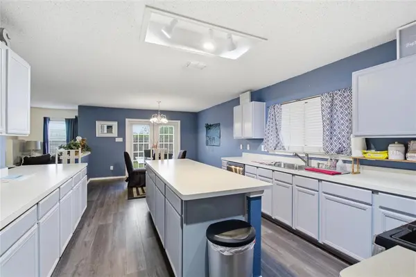 217 Sunset Oaks Drive, Fort Worth, TX 76112