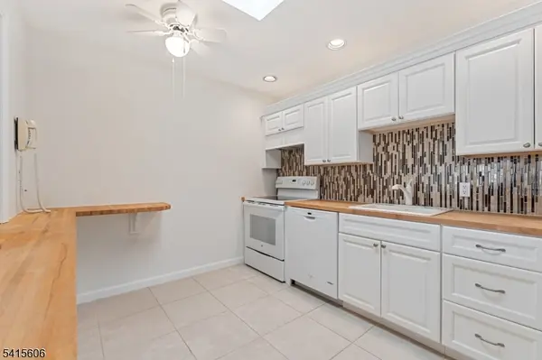 300 Gorge Rd #25, Cliffside Park Boro, NJ 07010