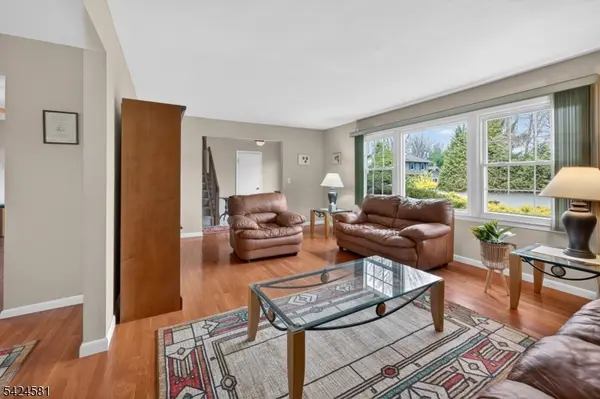 7 Chicopee Dr, Wayne Twp., NJ 07470