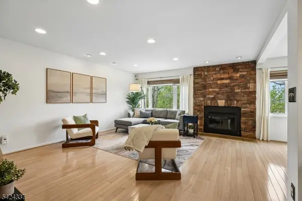 106 Stephanie Dr, North Caldwell Boro, NJ 07006