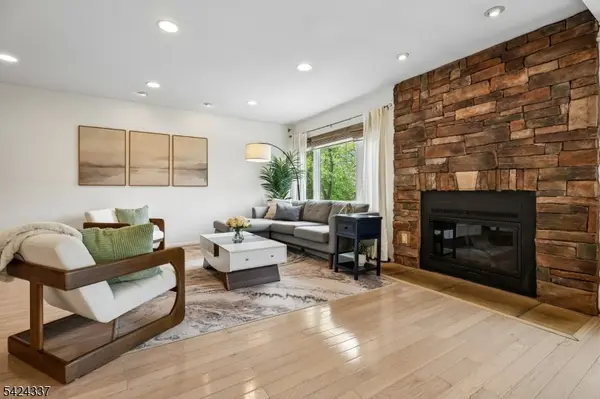 106 Stephanie Dr, North Caldwell Boro, NJ 07006