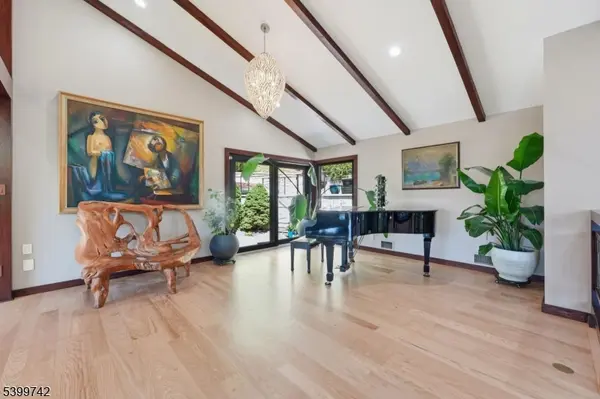 38 Farview Rd, Millburn Twp., NJ 07041