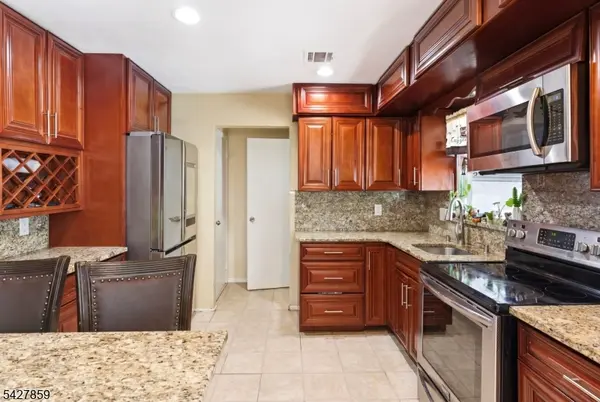 46 Lexington Ave, Bloomfield Twp., NJ 07003