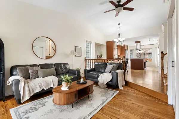 15 Mckinley PL SE, Calgary, AB T2Z1T8