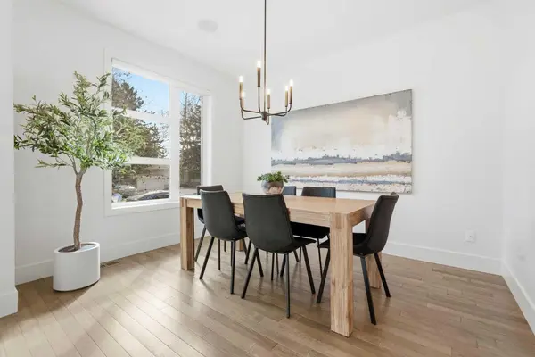 2825 26 ST SW, Calgary, AB T3E 2B1