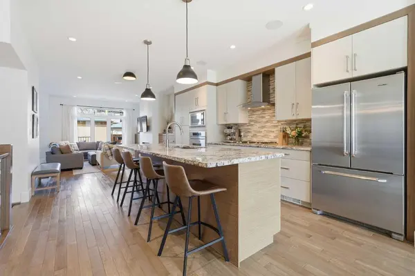 2825 26 ST SW, Calgary, AB T3E 2B1