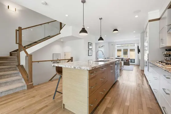 2825 26 ST SW, Calgary, AB T3E 2B1