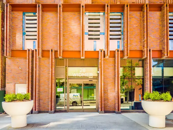 21 Widmer ST #22, Toronto C01, ON M5V 0T2