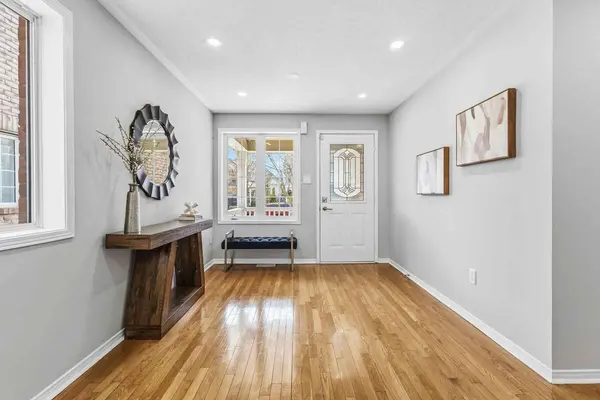 23 Gloria CRES, Whitby, ON L1P 1V4