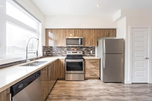 540 Essa RD #52, Barrie, ON L4N 9E5