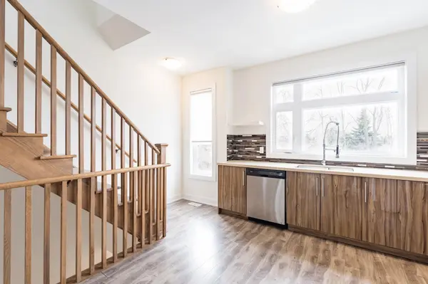 540 Essa RD #52, Barrie, ON L4N 9E5