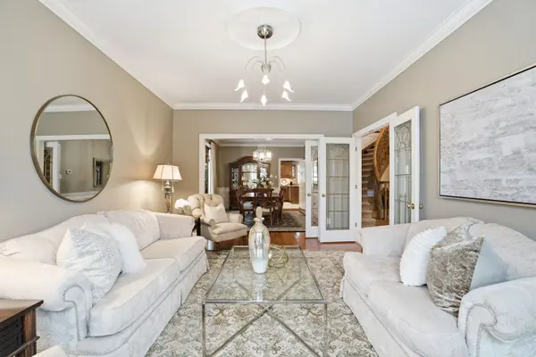 1121 Forestvale DR, Burlington, ON L7P 4W3