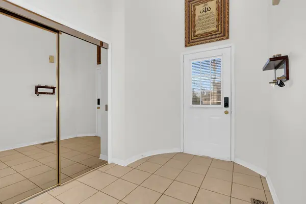 1 Crown Victoria DR, Brampton, ON L7A 3A2