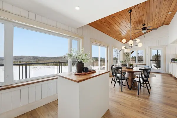 824 East Road LOOP, Hastings Highlands, ON K0L 1C0