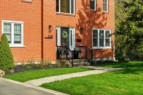 209 Rifle Range RD, Hamilton, ON L8S 3B8