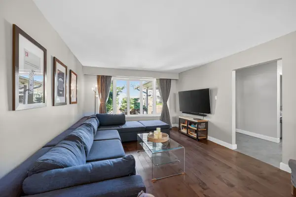 31 Northpark DR, Blackburn Hamlet, ON K1B 3R7