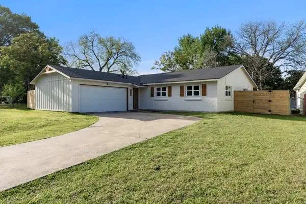 4633 Lynnacre Drive, Dallas, TX 75211