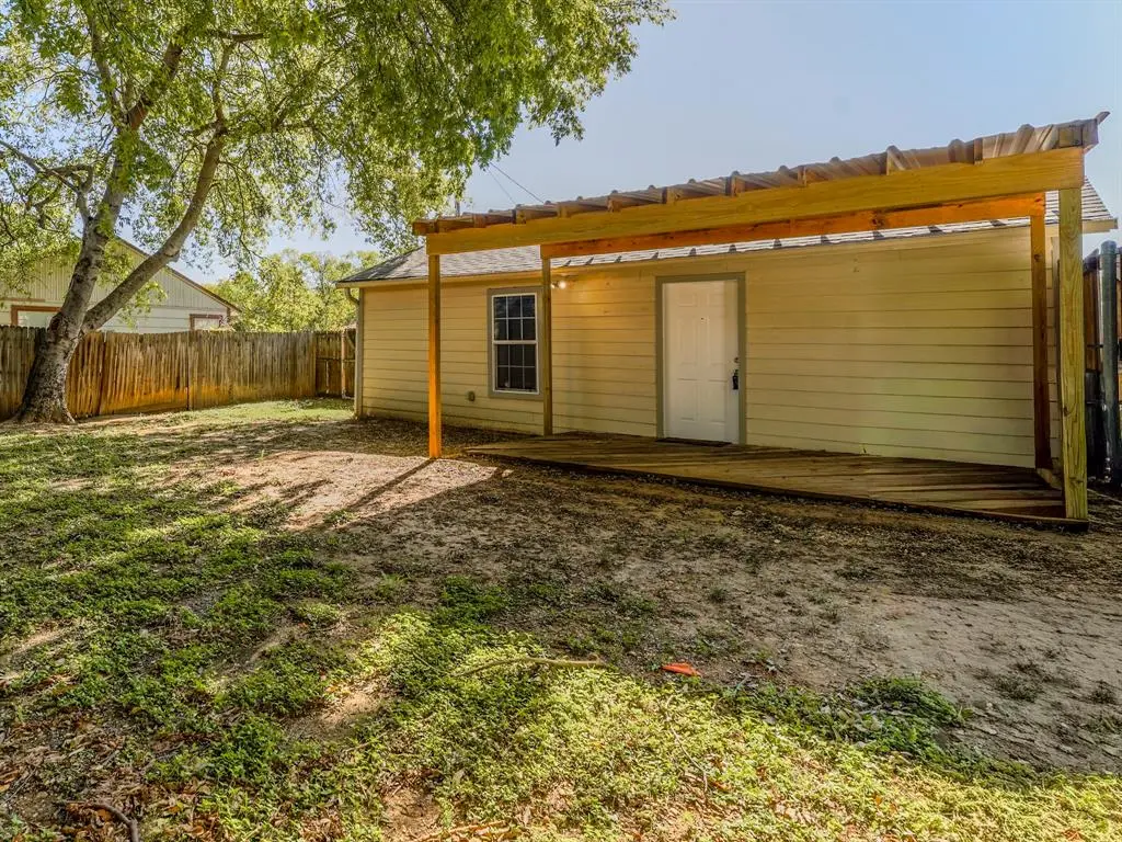 422 Washington Street, Grapevine, TX 76051