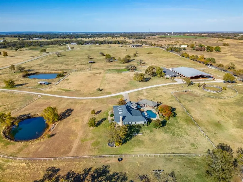 9722 Oak Creek Drive, Pilot Point, TX 76258