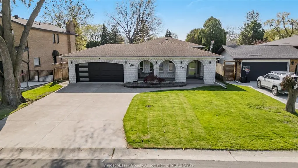 109 CENTENNIAL, Tecumseh, ON N8N 2N7