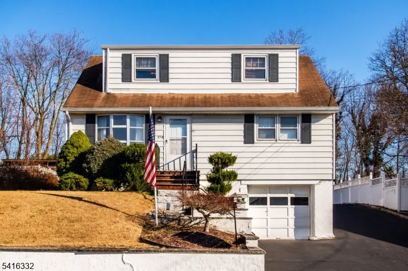 274 Dewey Ave, Totowa Boro, NJ 07512