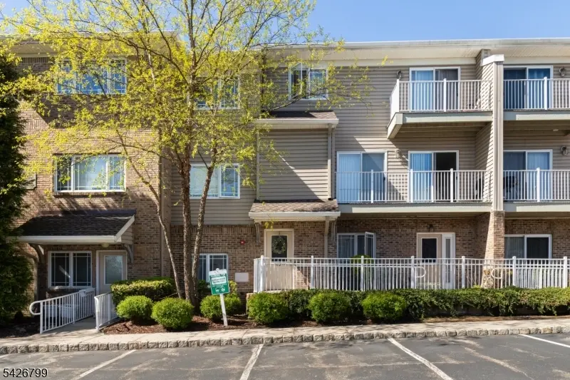 43 Manchester Ct, Kinnelon Boro, NJ 07405