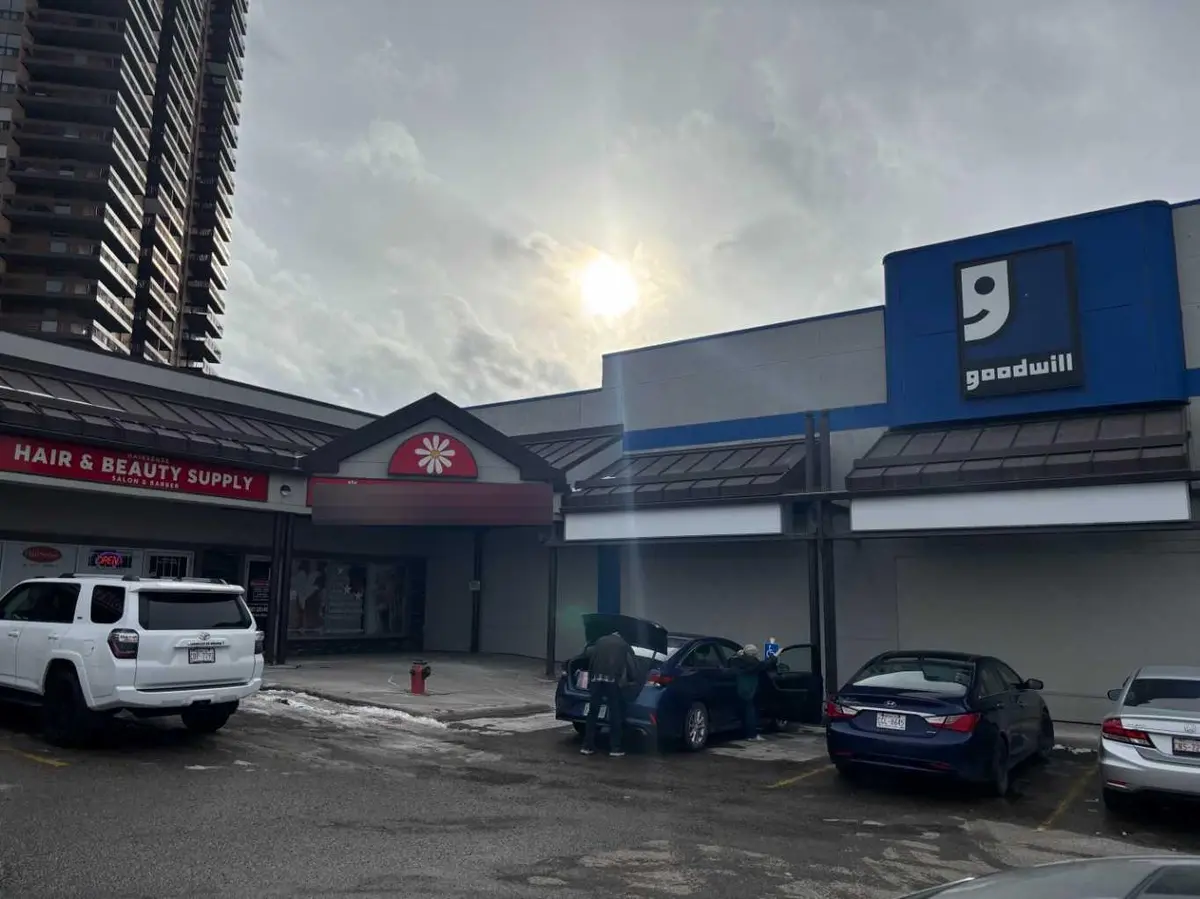 9639 Macleod TRL SW #9657, Calgary, AB T2J 0P6