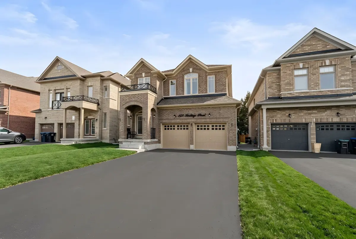 150 Heritage ST, Bradford West Gwillimbury, ON L3Z 4M6