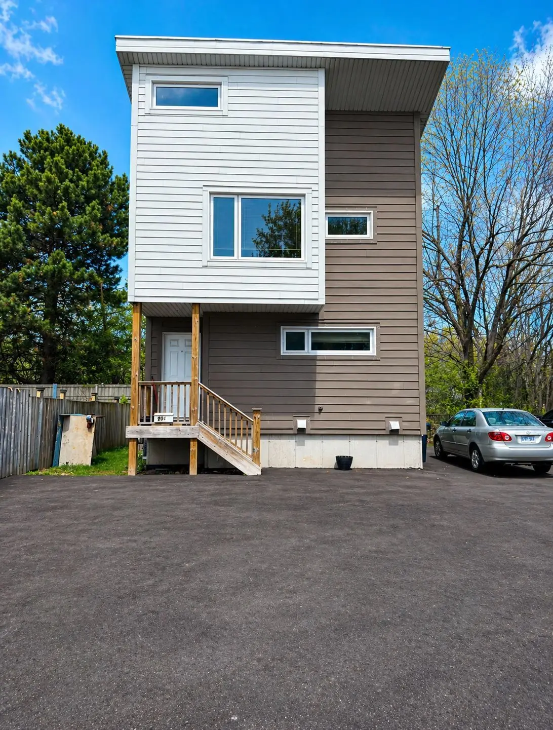 20 C Hoskins SQ, Brampton, ON L6S 2N6