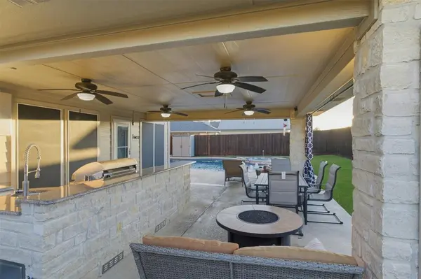 1004 Cedar Ridge Lane, Burleson, TX 76028