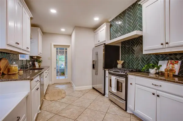 1126 N Windomere Avenue, Dallas, TX 75208