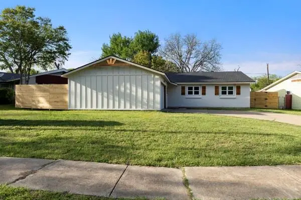 4633 Lynnacre Drive, Dallas, TX 75211