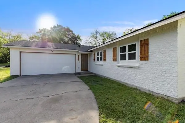 4633 Lynnacre Drive, Dallas, TX 75211