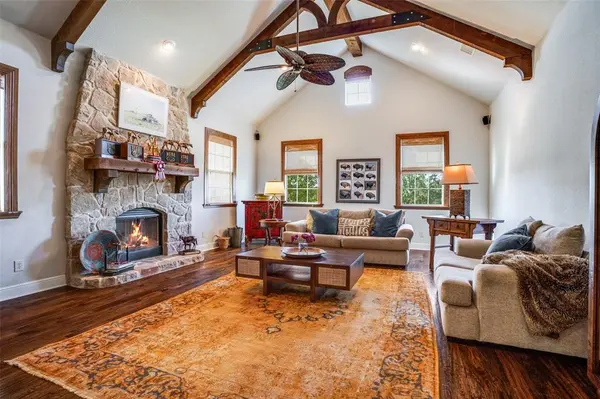 9722 Oak Creek Drive, Pilot Point, TX 76258