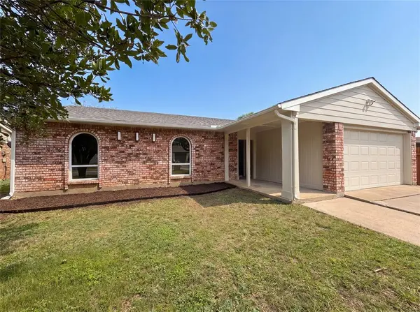 7444 Sandhurst Lane S, North Richland Hills, TX 76182