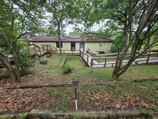 100 Tangle Drive, Tool, TX 75143