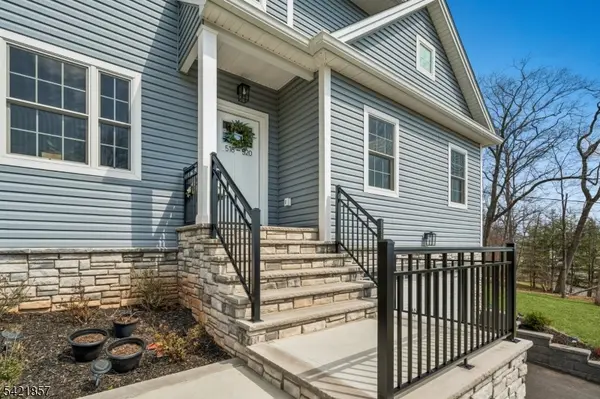 518-520 Cardinal Ln, Green Brook Twp., NJ 08812