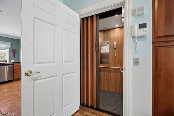 28 SCHMIDT CIRCLE, Watchung Boro, NJ 07069