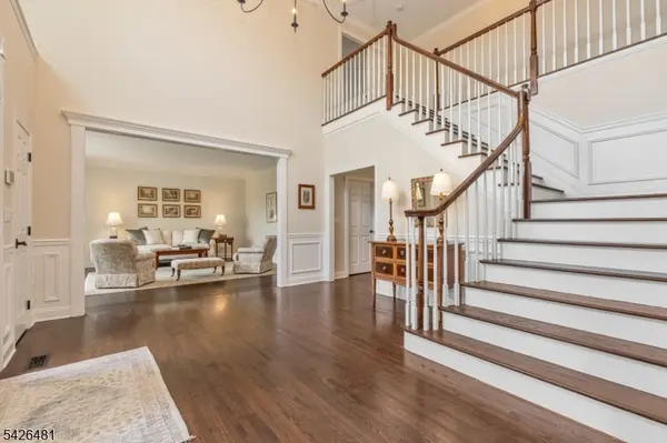 5 Cotswold Ln, Warren Twp., NJ 07059