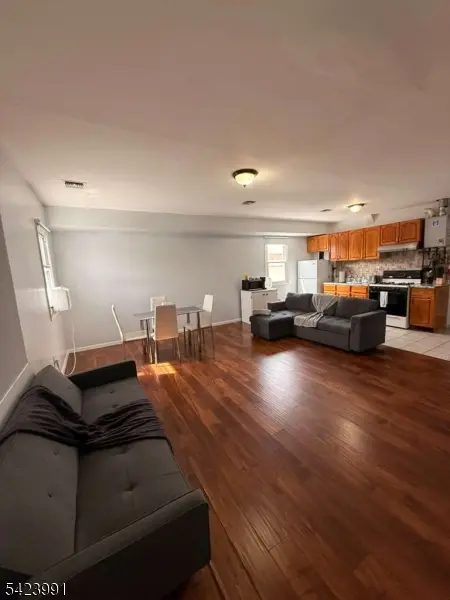 296 Passaic St #3, Passaic City, NJ 07055