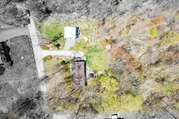 7 Walnut St, Hampton Twp., NJ 07860