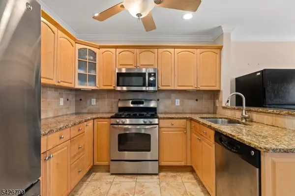 43 Manchester Ct, Kinnelon Boro, NJ 07405