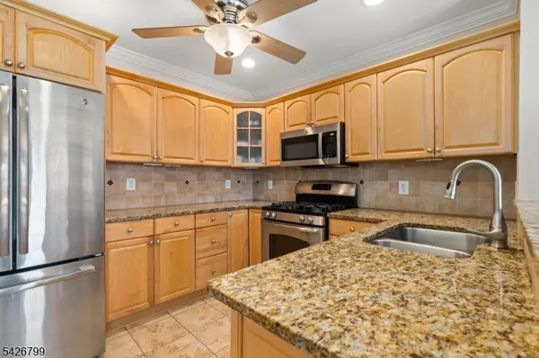 43 Manchester Ct, Kinnelon Boro, NJ 07405